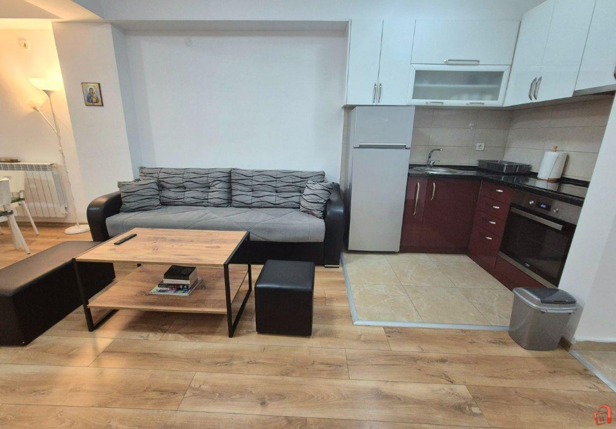 KOD.2074SE IZDAVA garsonjera vo blizinba na Katolicka Crkva