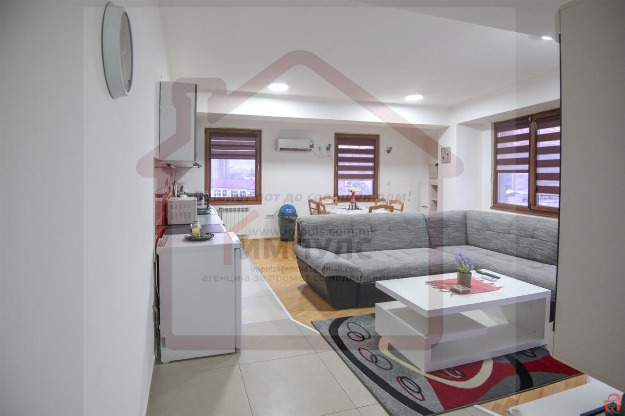 UDOBEN TROSOBEN STAN NA JUZEN BULEVAR