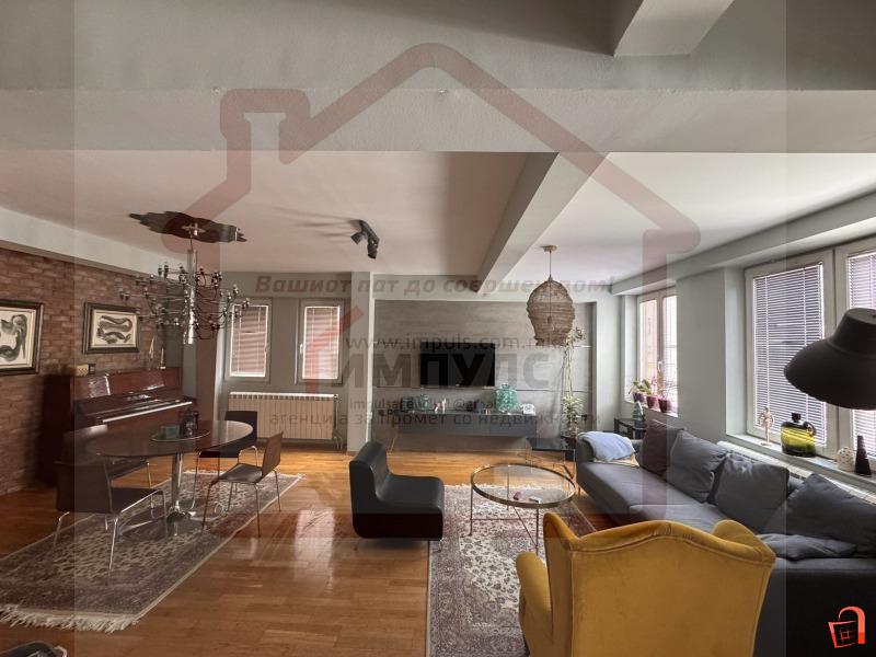 MODEREN CETIRISOBEN STAN SO SOPSVEN DVOR VO D.MAALO