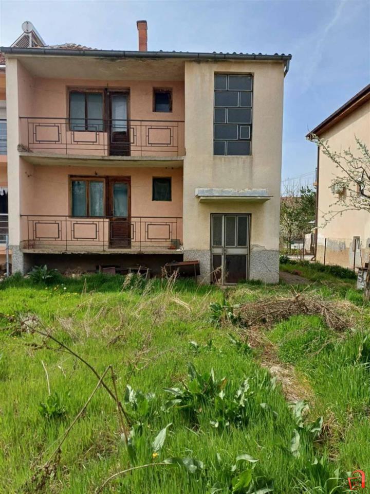 ГОРНО ОРИЗАРИ, ОДРЖАНА КУЌА НА 2 КАТА СО ДВОР