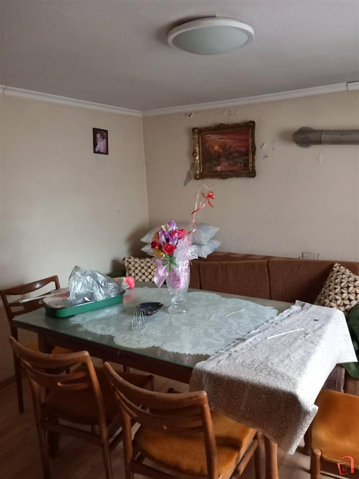 СЕ ИЗДАВА ДОЛЕН СПРАТ ОД КУЌА ЗА ФАМИЛИЈА