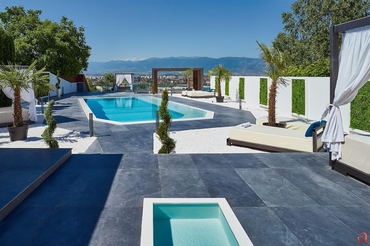 Villa Lumiere - Luksuzen kompleks so 6 apartmani i bazen