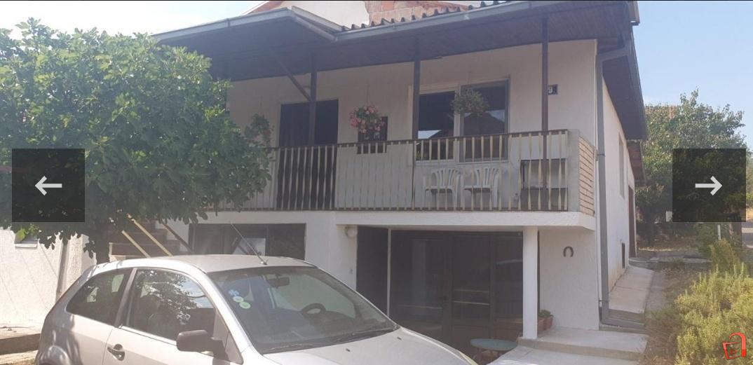 Продаје се велика кућа са панорамским погледом на град