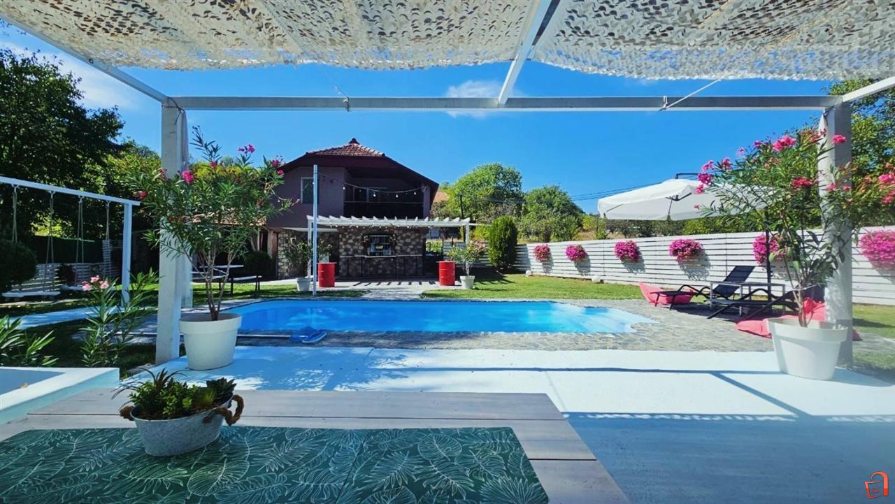 Vikendica Vila so Bazen za vashata proslava